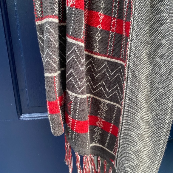 Billabong long vibrant Southwestern sweater with fringe - Picture 11 of 14